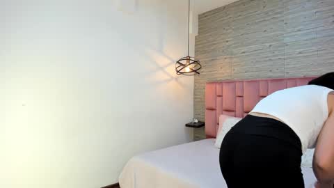 Sarah Deyvis online show from 01-18-25, 02:44