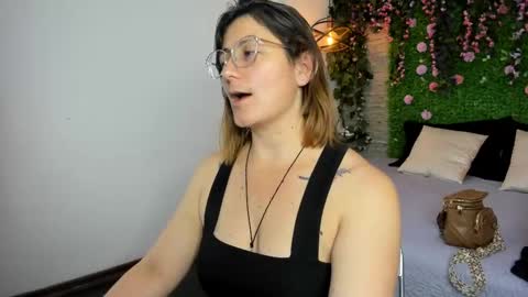 Sarah Deyvis online show from 11-14-25, 04:17