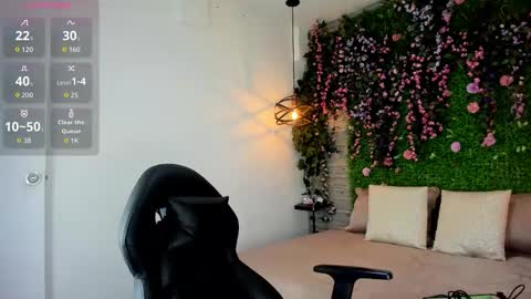 Sarah Deyvis online show from 12-19-25, 02:46