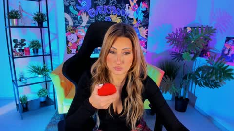 Divine Sarah NONUDE model online show from 12-27-24, 11:50