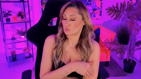 Divine Sarah NONUDE model online show from 02-27-25, 02:54