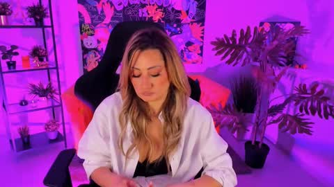 Divine Sarah NONUDE model online show from 03-02-25, 11:39