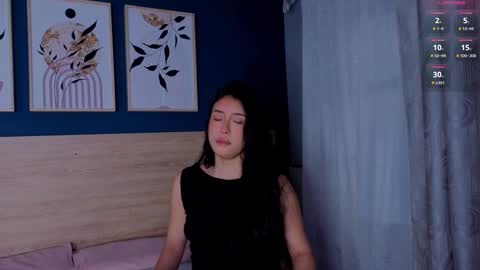 Snapshot of sarahmiler_ chatting on 09-18-25, 11:45 Sarah online show from 09-18-25, 11:45