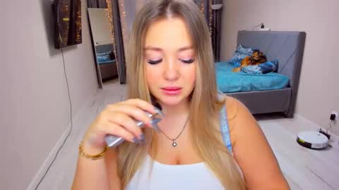 Snapshot of sarahmils chatting on 01-07-26, 01:24 Sarah online show from 01-07-26, 01:24