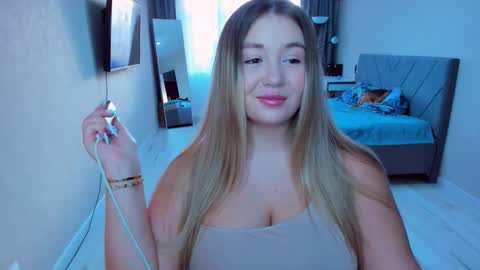 Snapshot of sarahmils chatting on 02-23-26, 01:19 Sarah online show from 02-23-26, 01:19