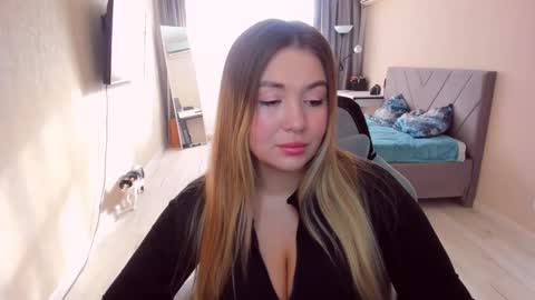 Snapshot of sarahmils chatting on 02-27-26, 12:38 Sarah online show from 02-27-26, 12:38