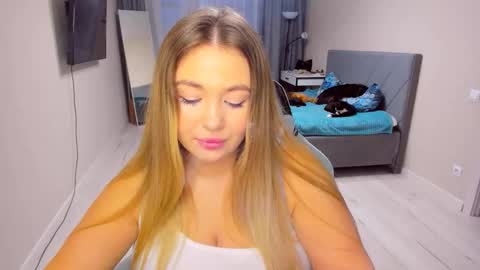 Snapshot of sarahmils chatting on 03-04-26, 02:45 Sarah online show from 03-04-26, 02:45