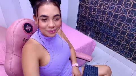 Snapshot of sarak_ chatting on 01-12-25, 12:01 Sara online show from 01-12-25, 12:01