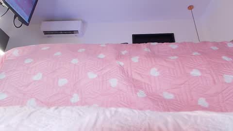 Sara  online show from 11-14-25, 12:04