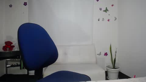 Saraloves online show from 02-20-25, 11:09