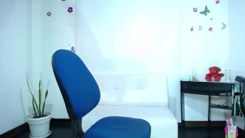 Saraloves online show from 02-27-25, 07:26