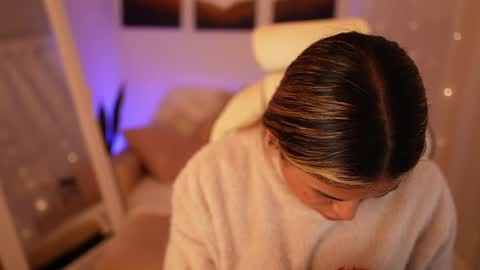 Sara online show from 12-31-24, 12:00