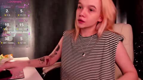Snapshot of sararomoney chatting on 12-25-24, 08:07 Sara online show from 12-25-24, 08:07