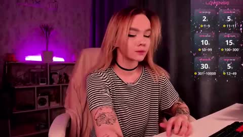 Snapshot of sararomoney chatting on 02-17-25, 10:51 Sara online show from 02-17-25, 10:51