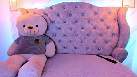   online show from 02-12-25, 02:43