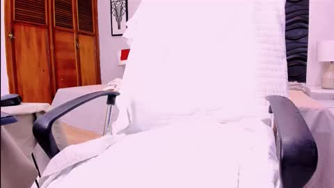 Sara Sofia online show from 11-11-25, 05:13