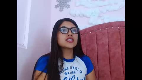 sarastonesx online show from 01-19-25, 10:39