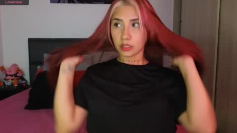 Snapshot of saratukkerr chatting on 02-16-25, 05:15 saratukkerr online show from 02-16-25, 05:15