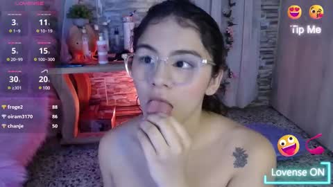 Snapshot of saray_cute_ chatting on 03-05-25, 09:59 Lista de deseos online show from 03-05-25, 09:59