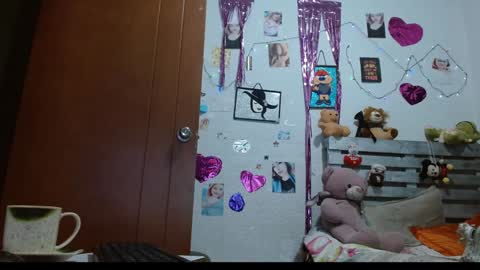 Snapshot of saray_extrovert1 chatting on 12-18-24, 07:47 Sara Jimenez online show from 12-18-24, 07:47