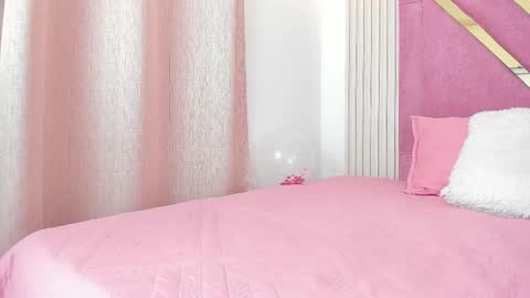 Snapshot of saray_rouse chatting on 02-26-25, 07:16 Saray Rouse online show from 02-26-25, 07:16