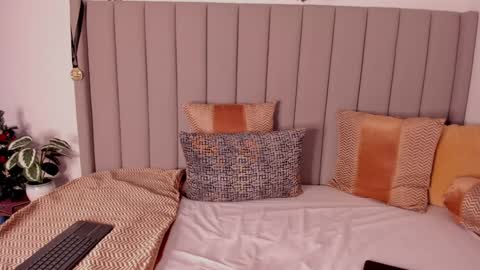  Saray  online show from 12-17-24, 08:32