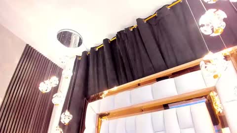 Snapshot of sarayroyse chatting on 03-08-25, 07:20 Saray online show from 03-08-25, 07:20