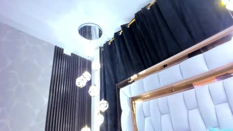 Snapshot of sarayroyse chatting on 10-17-25, 07:49 Saray online show from 10-17-25, 07:49