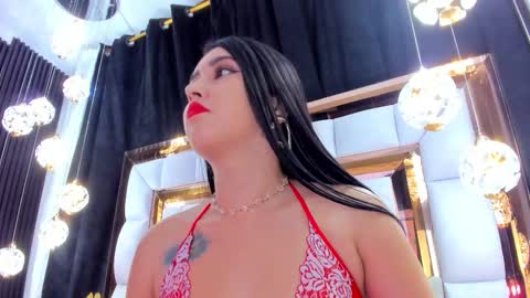 Snapshot of sarayroyse chatting on 10-30-25, 07:47 Saray online show from 10-30-25, 07:47