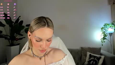 Your Selena 3 online show from 01-17-26, 03:11