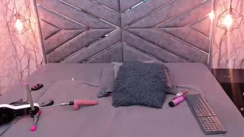 Snapshot of sasha_brownie_ chatting on 11-21-25, 08:18 Sasha online show from 11-21-25, 08:18