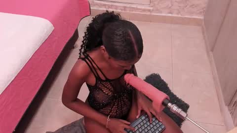 Snapshot of sasha_brownie_ chatting on 12-05-25, 08:05 Sasha online show from 12-05-25, 08:05