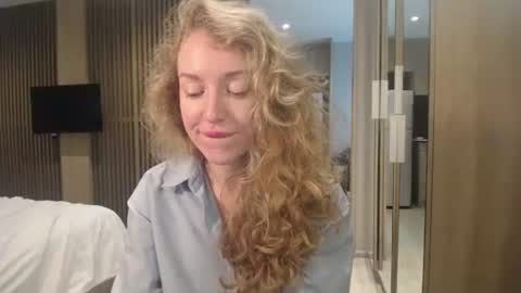 Sasha online show from 10-16-25, 06:14