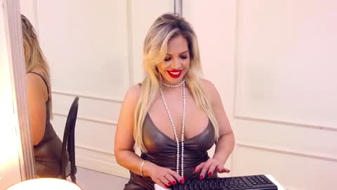 Sasha online show from 12-28-24, 04:19