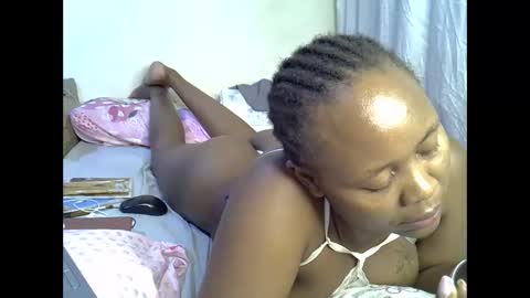 Snapshot of sassy_bella chatting on 11-10-25, 06:18 sassy_bella online show from 11-10-25, 06:18