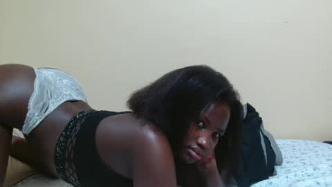 Snapshot of sassybabe20 chatting on 11-28-25, 06:10 sassybabe20 online show from 11-28-25, 06:10