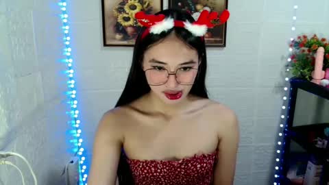Snapshot of sassychixx699 chatting on 12-25-24, 12:48 Arci online show from 12-25-24, 12:48