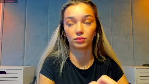 Snapshot of sassyt33n chatting on 09-09-25, 08:25 sassyt33n online show from 09-09-25, 08:25