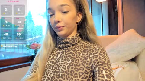 Snapshot of sassyt33n chatting on 09-28-25, 08:20 sassyt33n online show from 09-28-25, 08:20