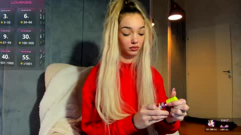 Snapshot of sassyt33n chatting on 10-26-25, 09:15 sassyt33n online show from 10-26-25, 09:15