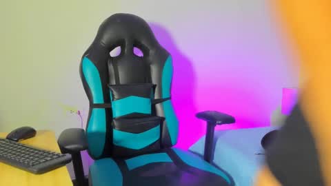 Snapshot of sasuke_uchiha12 chatting on 02-12-25, 08:40 Evans Williams online show from 02-12-25, 08:40