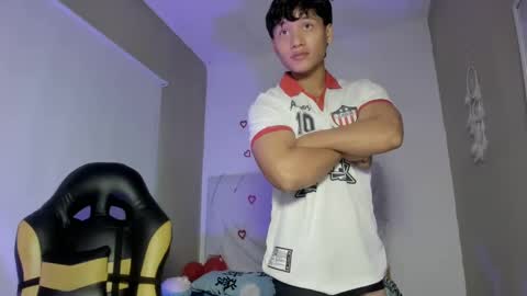 Snapshot of sasuke_uchiha12 chatting on 02-16-25, 10:21 Evans Williams online show from 02-16-25, 10:21