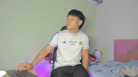 Snapshot of sasuke_uchiha12 chatting on 03-06-25, 01:14 Evans Williams online show from 03-06-25, 01:14