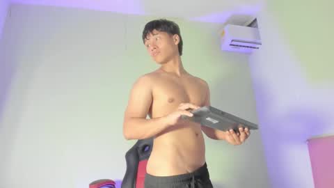 Snapshot of sasuke_uchiha12 chatting on 03-10-25, 08:37 Evans Williams online show from 03-10-25, 08:37