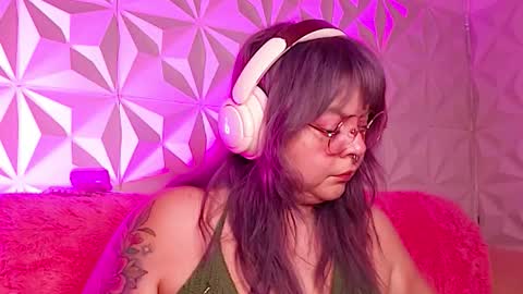 Snapshot of satyn_doll chatting on 10-24-25, 02:08 Gina George online show from 10-24-25, 02:08