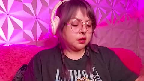 Snapshot of satyn_doll chatting on 10-24-25, 11:12 Gina George online show from 10-24-25, 11:12