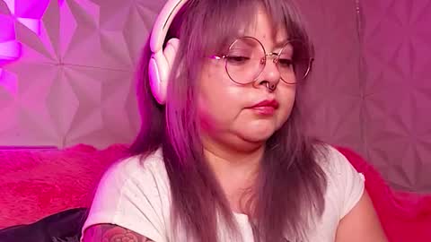 Snapshot of satyn_doll chatting on 10-26-25, 01:33 Gina George online show from 10-26-25, 01:33