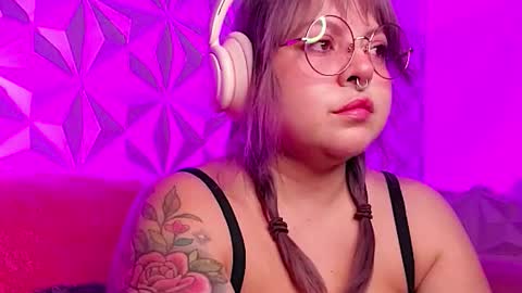 Snapshot of satyn_doll chatting on 10-26-25, 10:15 Gina George online show from 10-26-25, 10:15