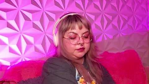 Gina George online show from 11-27-25, 01:40