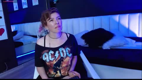 Snapshot of sauvage_lilith chatting on 11-21-25, 03:33 lilith online show from 11-21-25, 03:33